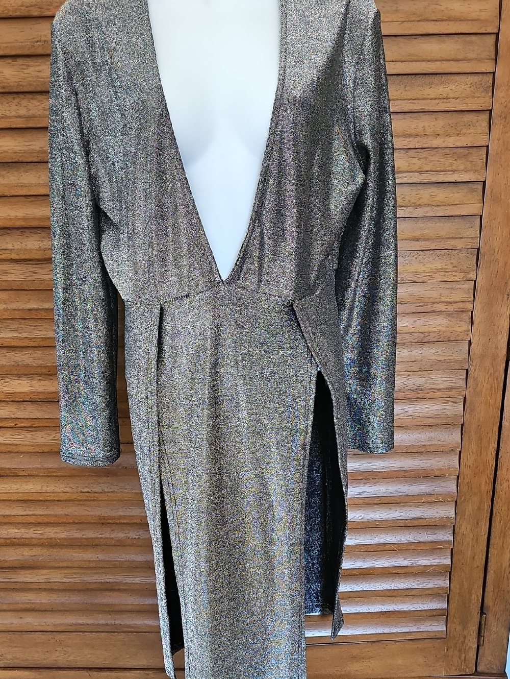 Source Unknown Iridescent Metallic Silver Plunge Long-Sleeve Dress